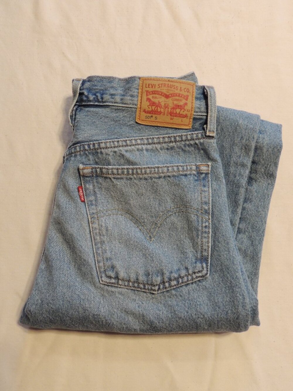 Levi Jeans 501 Distressed Button Fly Wedgie Straight Leg Men Size 33 Pockets